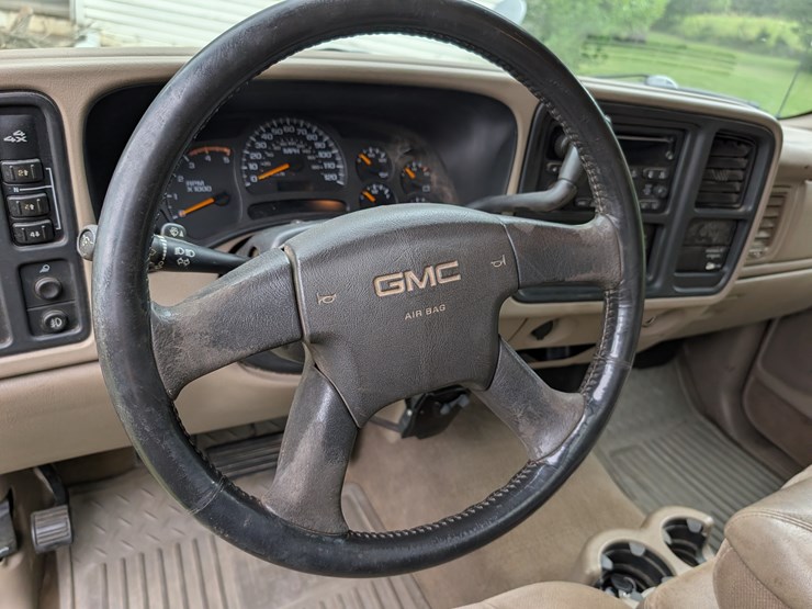 2004-gmc-3500-image-112