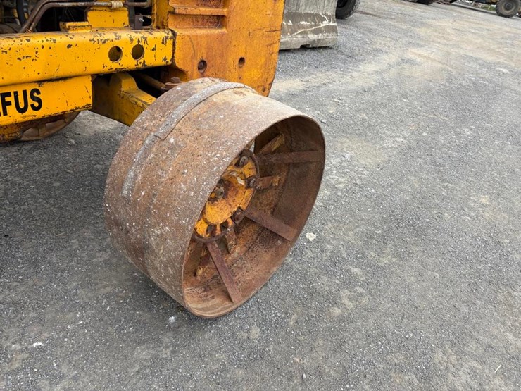 massey-ferguson-mf2500-image-11