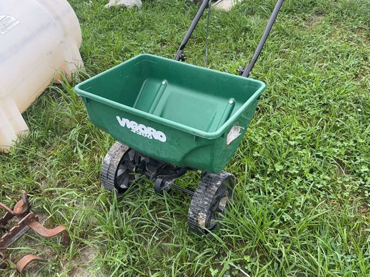 vigoro-4300-push-spreader-image-1