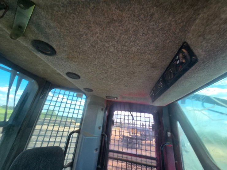 2015-caterpillar-525d-image-29