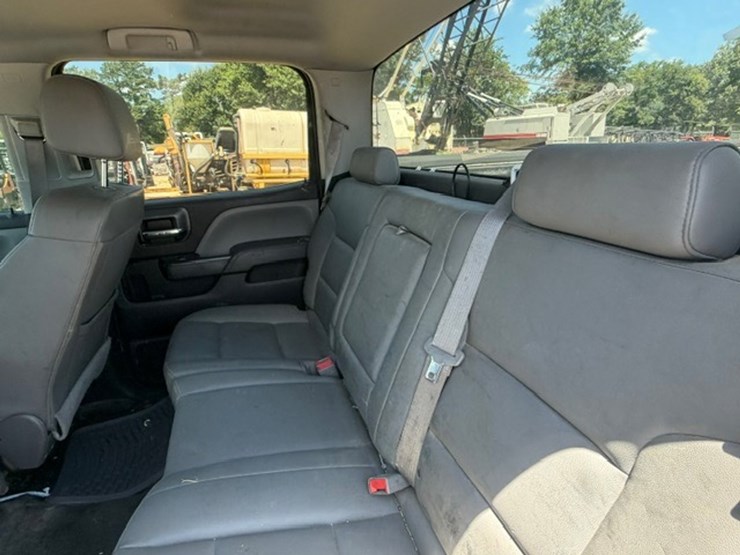 2017-chevrolet-2500-image-24