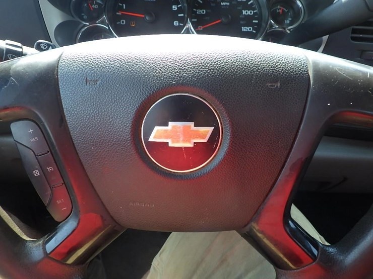 2013-chevrolet-2500-image-30