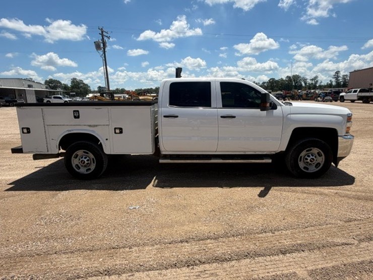 2017-chevrolet-2500-image-7