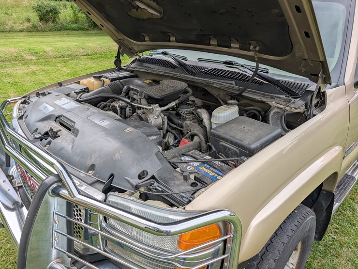 2004-gmc-3500-image-95