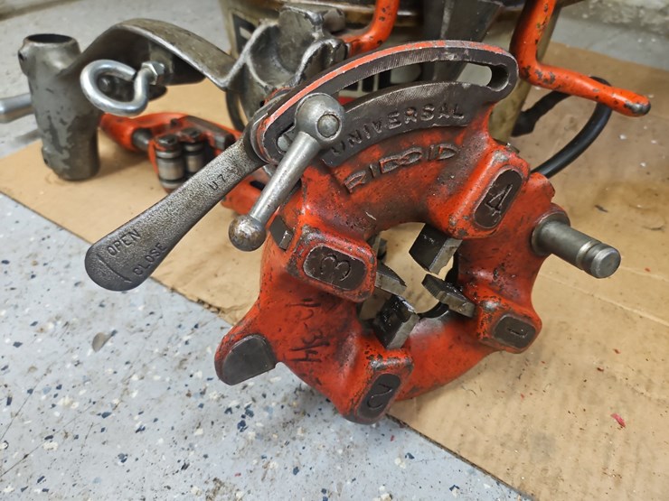 ridgid-pipe-threader-accessories-image-3