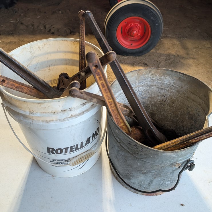 (2) buckets of chain binders. #223