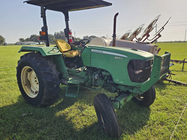 john-deere-5075e-image-2