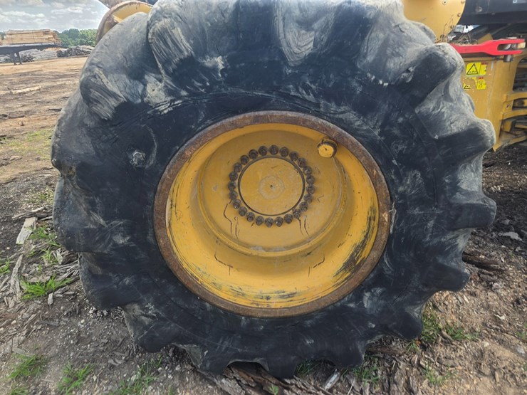 2015-caterpillar-525d-image-65