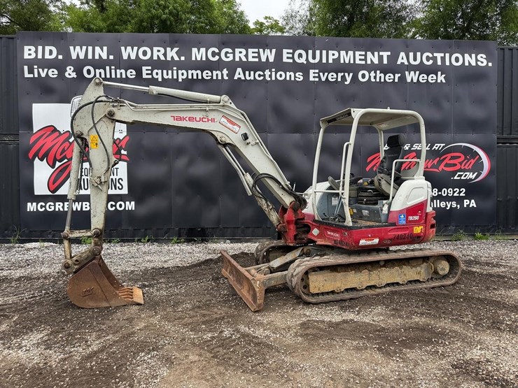 2016-takeuchi-tb260-image-1