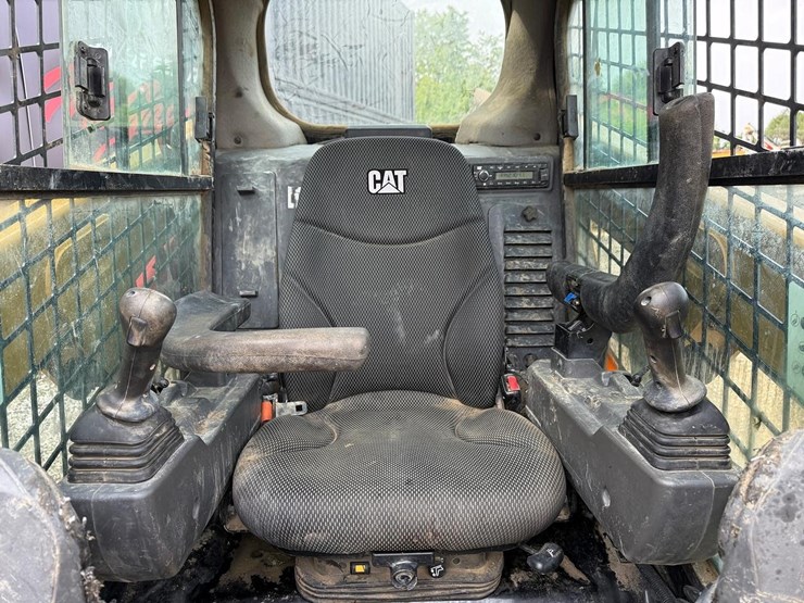 2023-caterpillar-226d-image-18