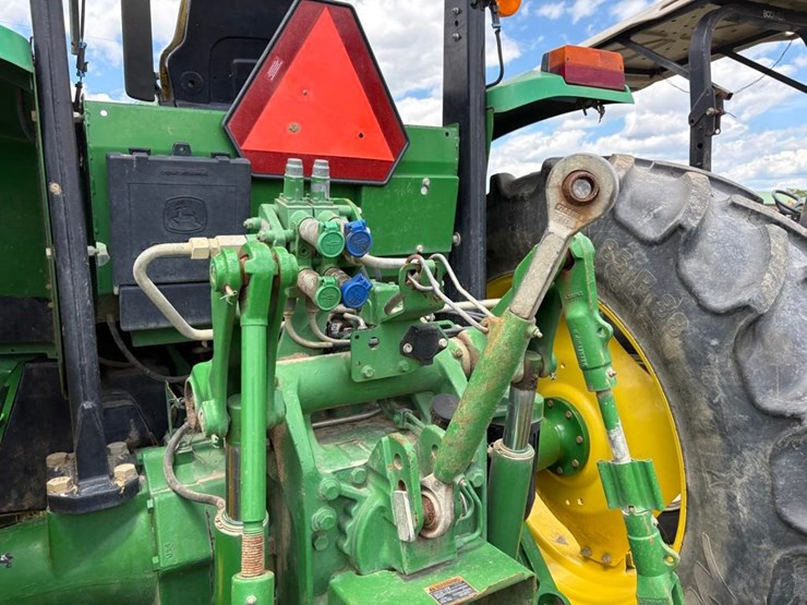 2020-john-deere-6105e-image-10