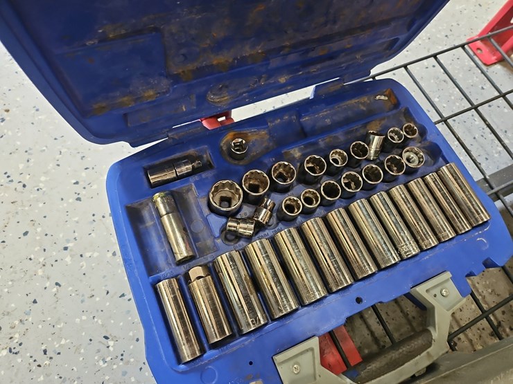quantity-of-assorted-power-tools-image-3