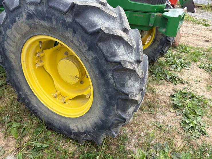 2020-john-deere-6105e-image-5