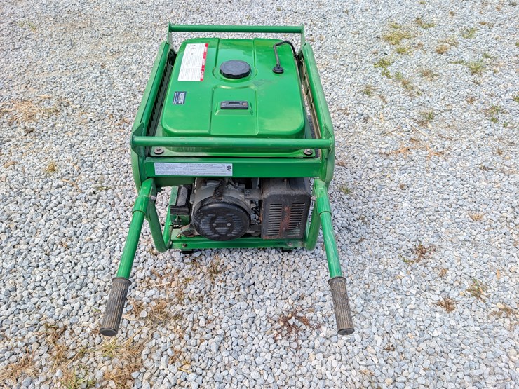 2013-john-deere-8-image-3