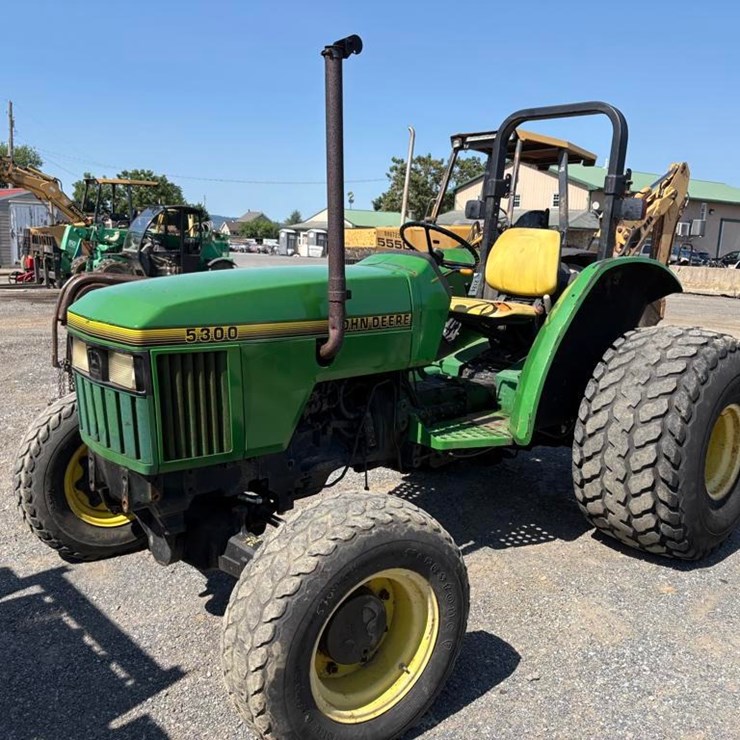 JOHN DEERE 5300