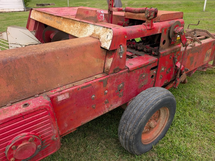 ih-440-square-baler-image-16