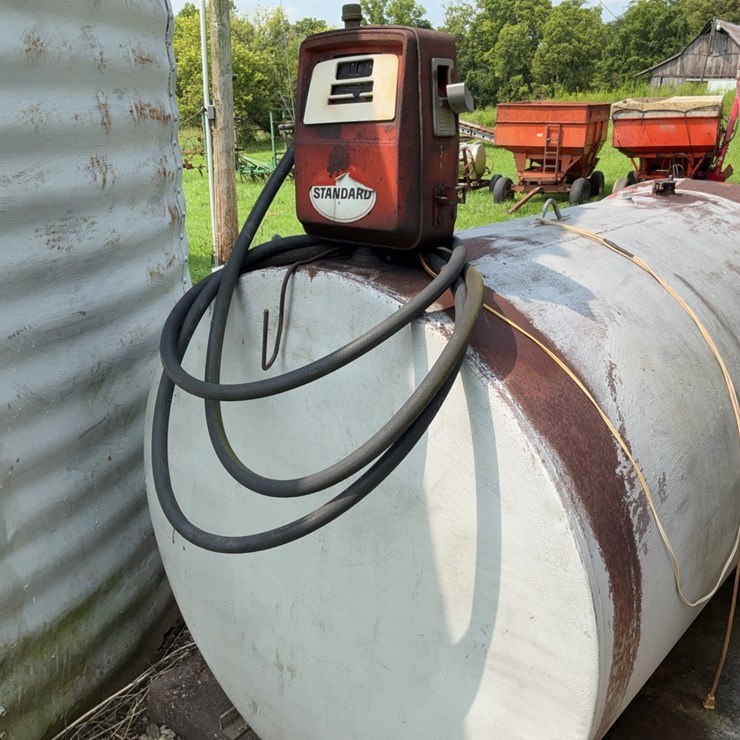 500 gal Fuel Tank on skids with pump. #260