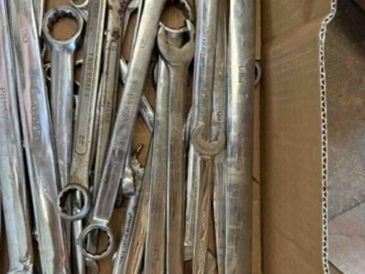 assort-of-wrenches-image-4