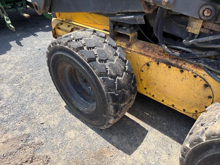 new-holland-l180-image-12