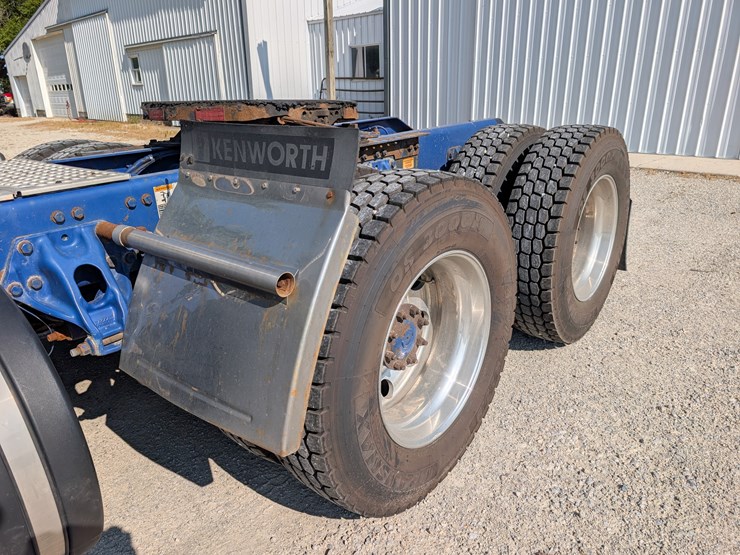 2018-kenworth-t680-image-23