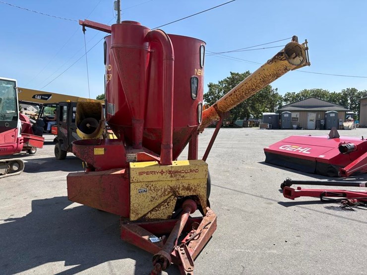 new-holland-353-image-1