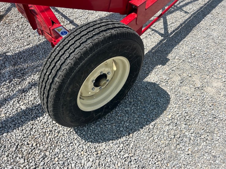 2022-westfield-mkx2-13-84-swing-away-auger-image-29