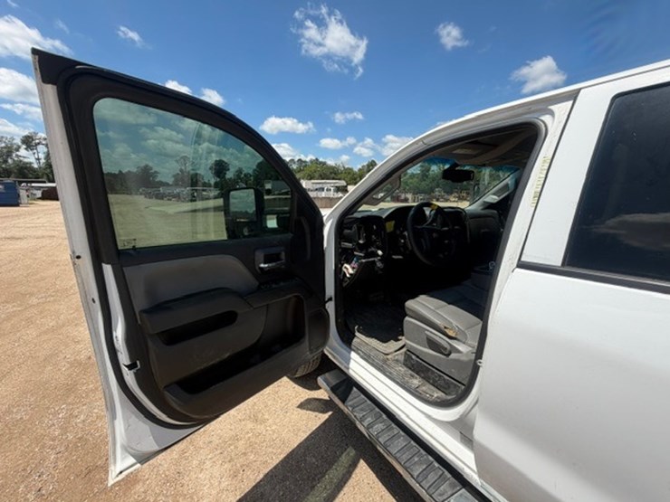 2017-chevrolet-2500-image-32