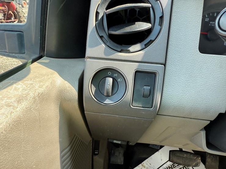 2008-ford-f550-image-27