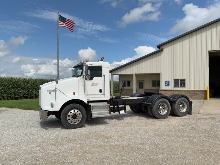 2008-kenworth-t800-image-1