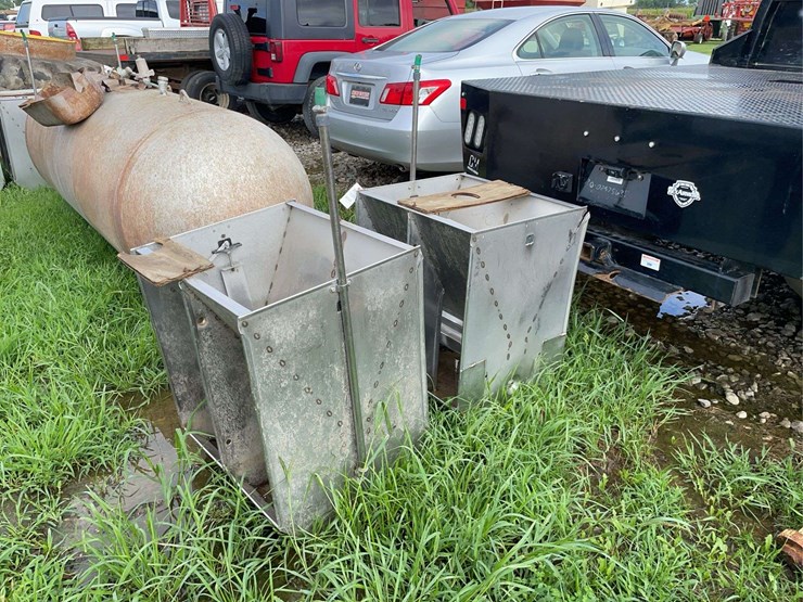 2-wet/dry-hog-feeders-image-1
