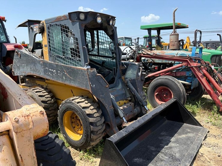 2018-deere-320g-image-2