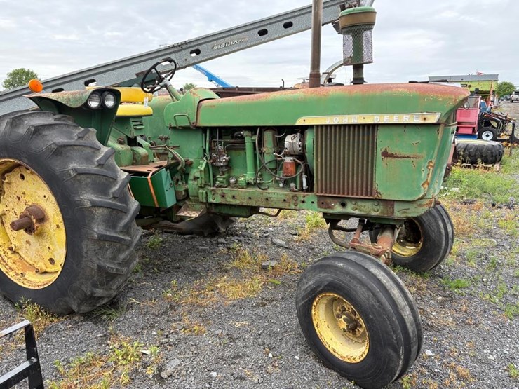john-deere-4010-image-2