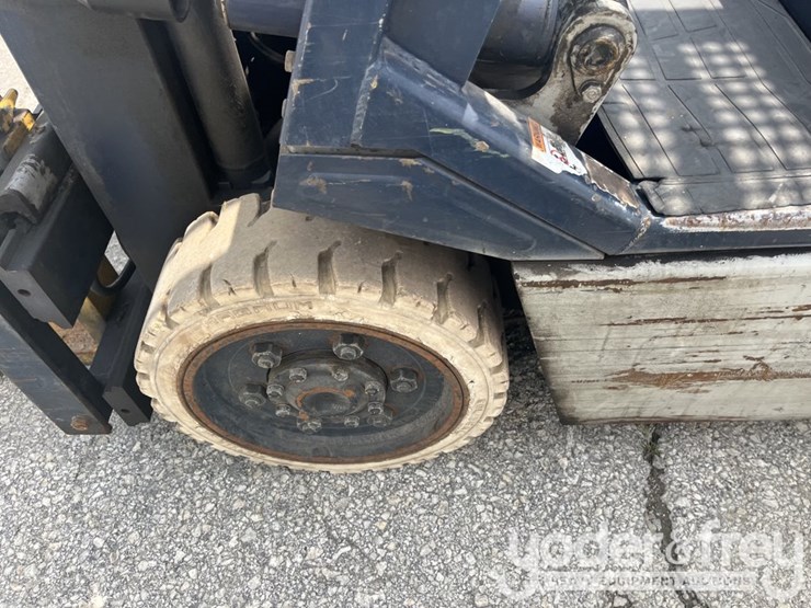 komatsu-fg25st-11-image-11
