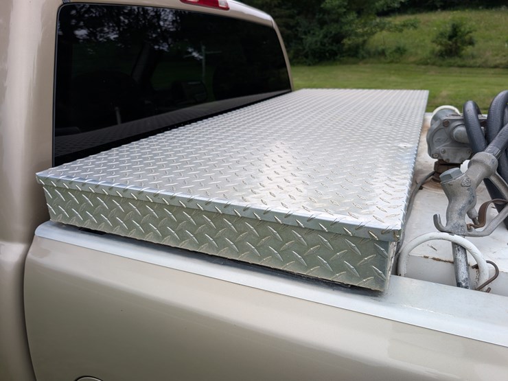 2004-gmc-3500-image-31