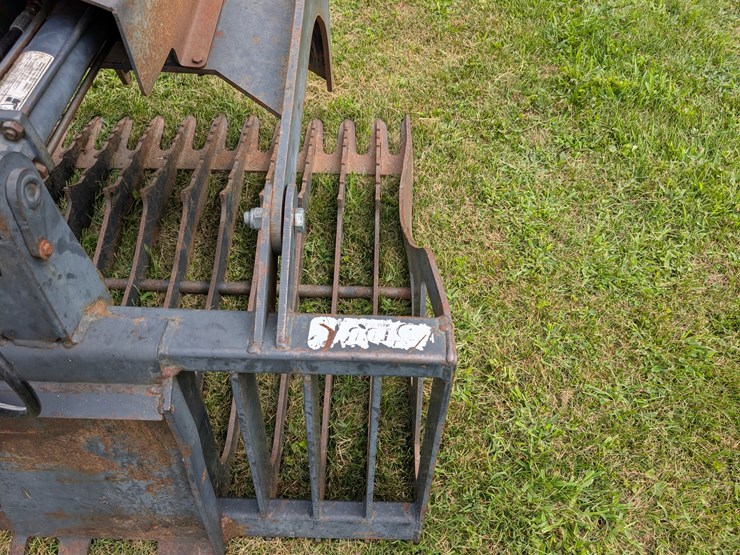 stout-72”-skid-steer-mount-grapple-image-18