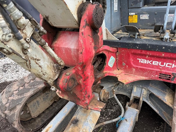 2016-takeuchi-tb260-image-16
