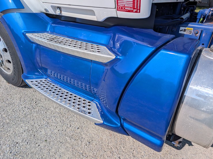 2018-kenworth-t680-image-16