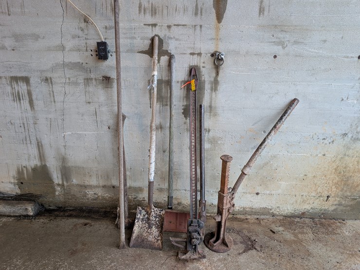 handyman-jack,-railroad-jack-&-misc.-hand-tools.-#253-image-1