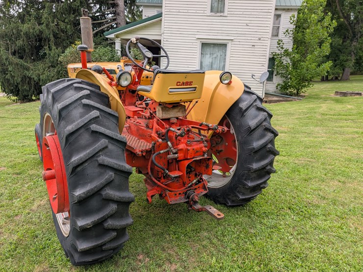 case-730-tractor-image-3