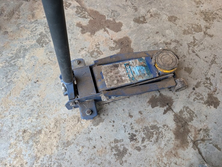 napa-floor-jack-and-creeper.-#247-image-9