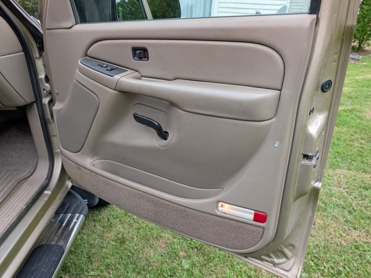 2004-gmc-3500-image-122
