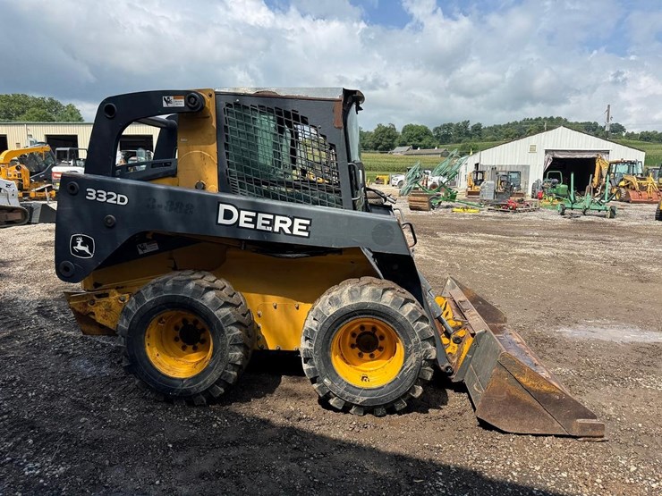 deere-332d-image-7
