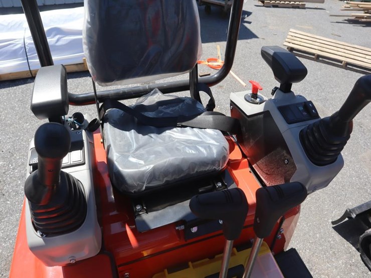 tpm-20kh-mini-excavator-image-9