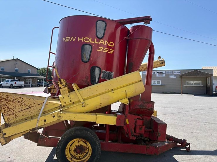 new-holland-353-image-2
