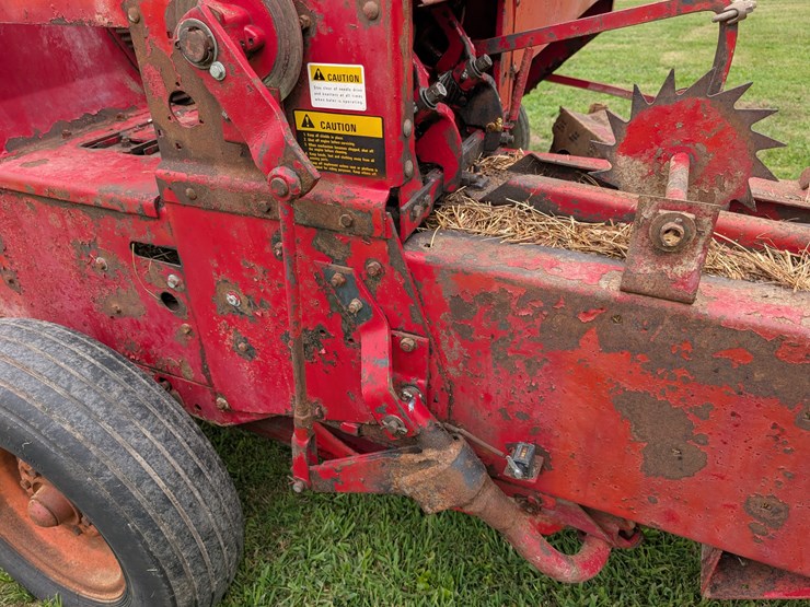 ih-440-square-baler-image-23