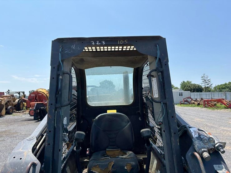 new-holland-l230-image-5
