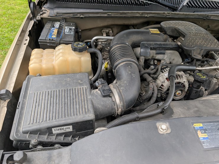 2004-gmc-3500-image-100
