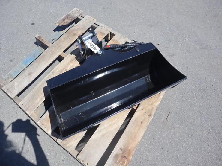 tpm-32"-hydraulic-tilt-bucket-image-2