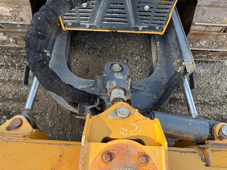 2016-deere-650k-lgp-image-10