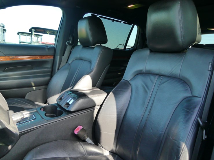 2014-lincoln-mkt-image-11